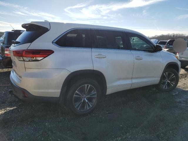 Image 3 of 2018 TOYOTA HIGHLANDER LE 2018 with VIN 5TDBZRFH3JS899872