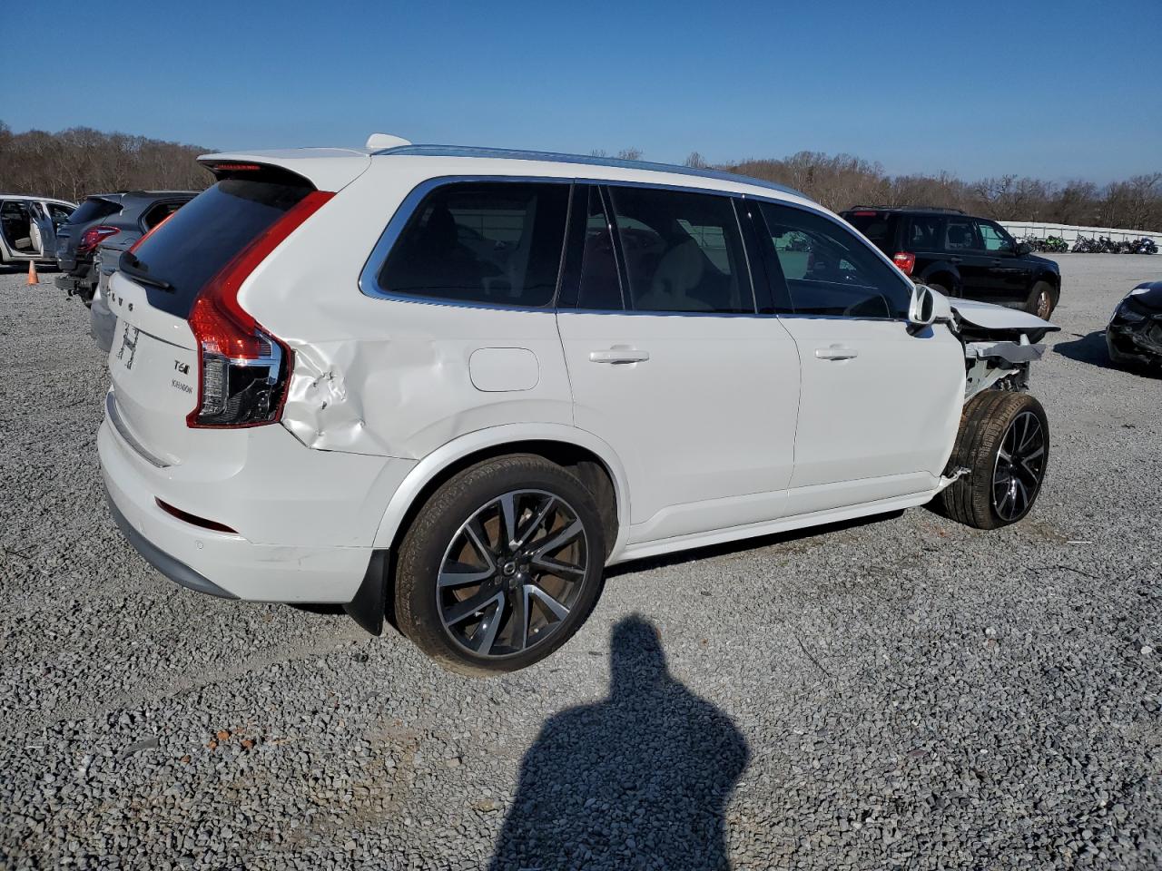 Obraz 3 z 2022 VOLVO XC90 T6 MOMENTUM 2022 z VIN YV4A22PK4N1778513