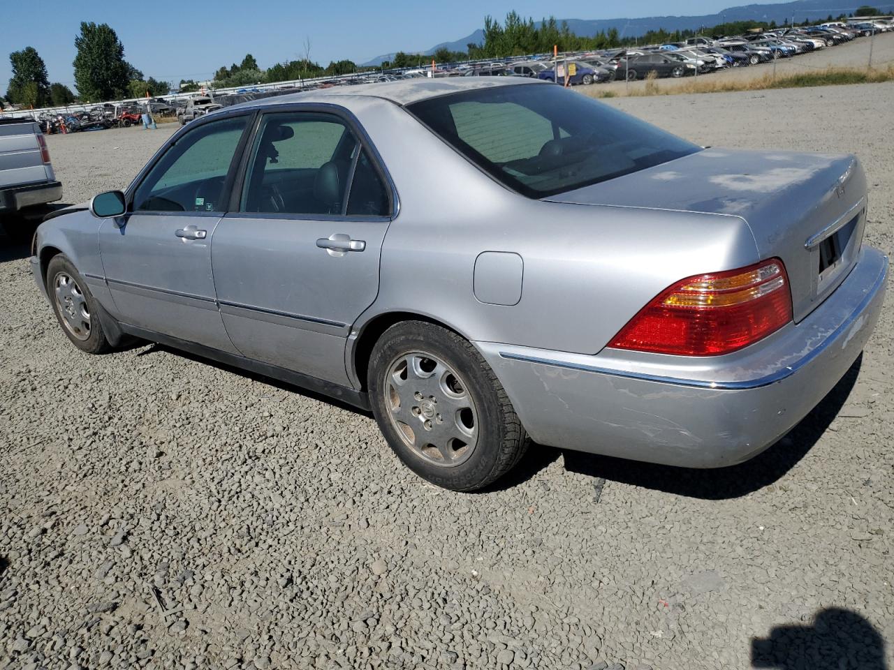 Image 2 of 2001 ACURA 3.5RL  2001 with VIN JH4KA96681C001613