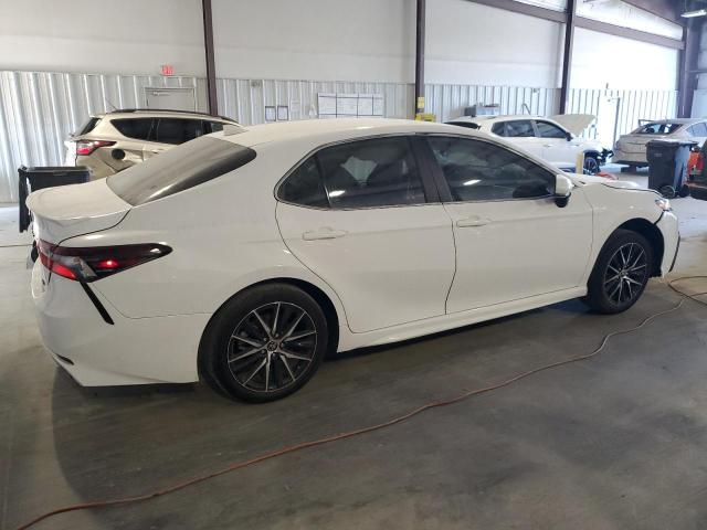 Image 3 of 2021 TOYOTA CAMRY SE 2021 with VIN 4T1G11AK5MU581796