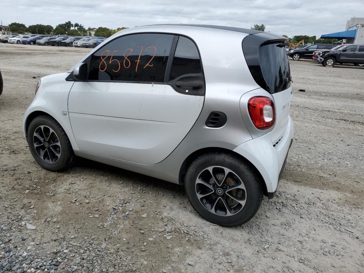 Image 2 of 2016 SMART FORTWO  2016 with VIN WMEFJ5DA6GK061540