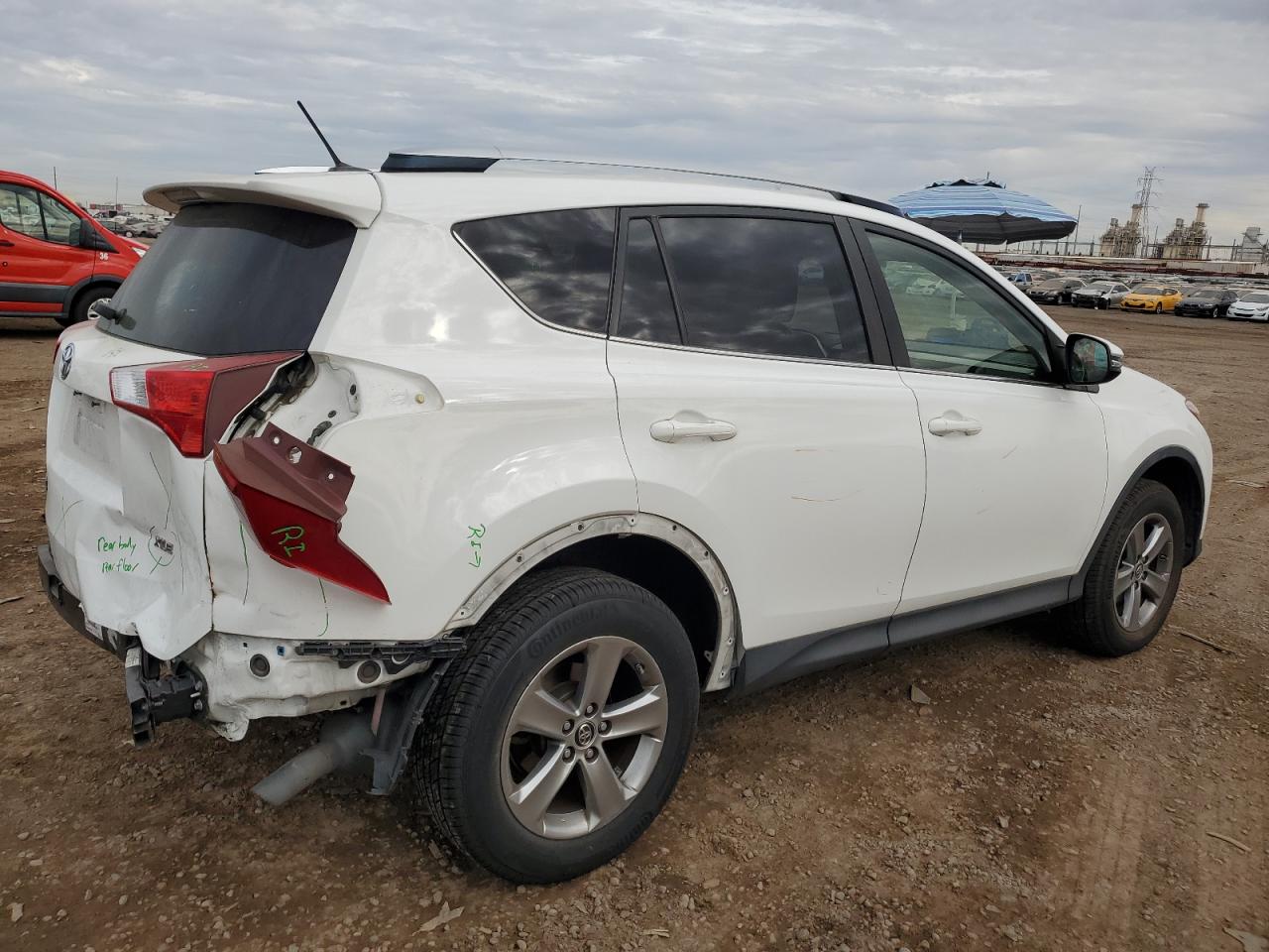 Image 3 of 2015 TOYOTA RAV4 XLE 2015 with VIN JTMWFREVXFD065814
