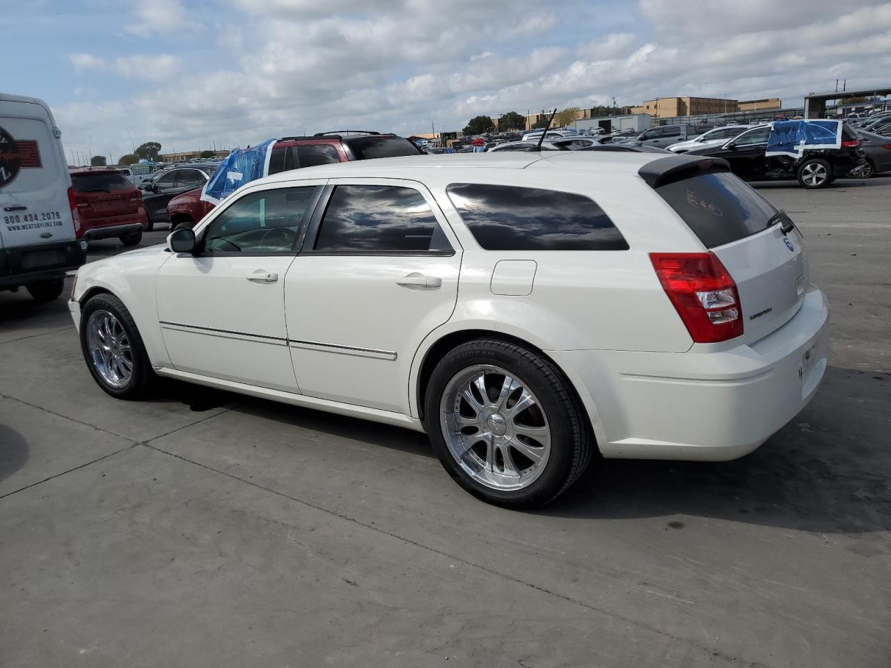 Image 2 of 2008 DODGE MAGNUM SXT 2008 with VIN 2D4FV37V78H202455