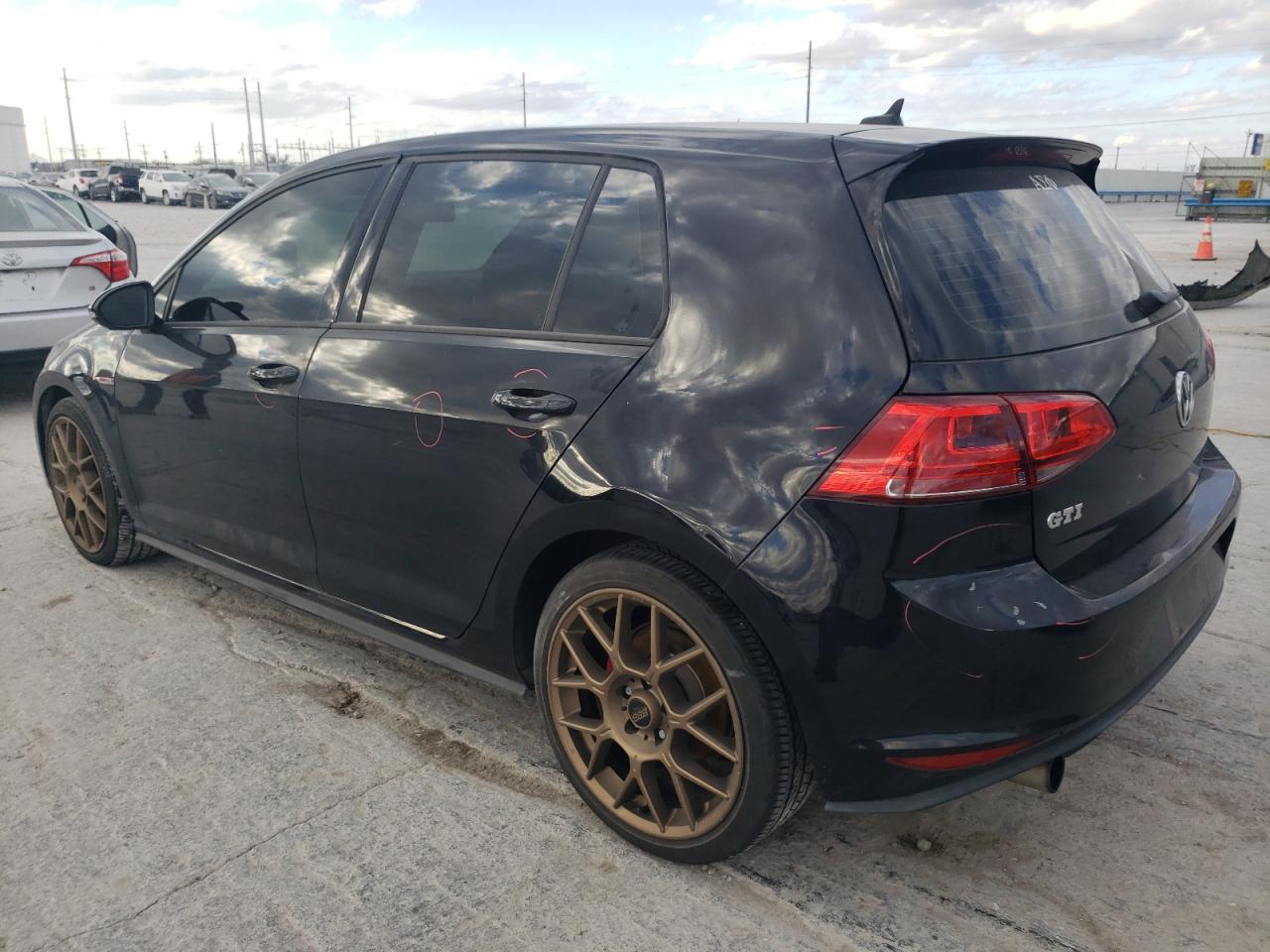 Изображение 2 2017 VOLKSWAGEN GTI S 2017 с VIN 3VW4T7AUXHM016604