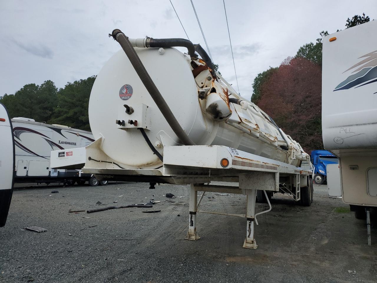 Image 2 of 2021 DRAG TANKER TRL 2021 with VIN 1UNST4223ML153609
