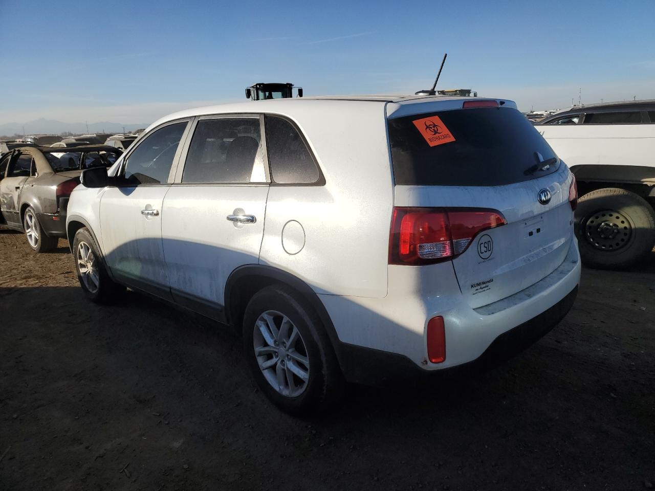 Изображение 2 2015 KIA SORENTO LX 2015 с VIN 5XYKTCA60FG564061