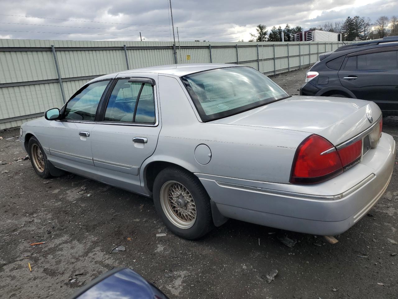 Image 2 of 2000 MERCURY GRAND MARQUIS GS 2000 with VIN 2MEFM74W3YX683748