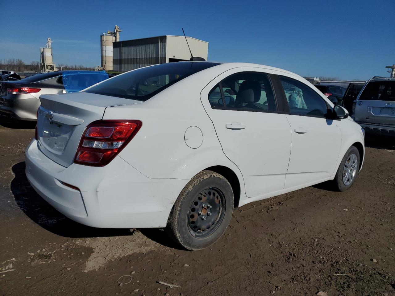 Изображение 3 2017 CHEVROLET SONIC LS 2017 с VIN 1G1JB5SG2H4167494
