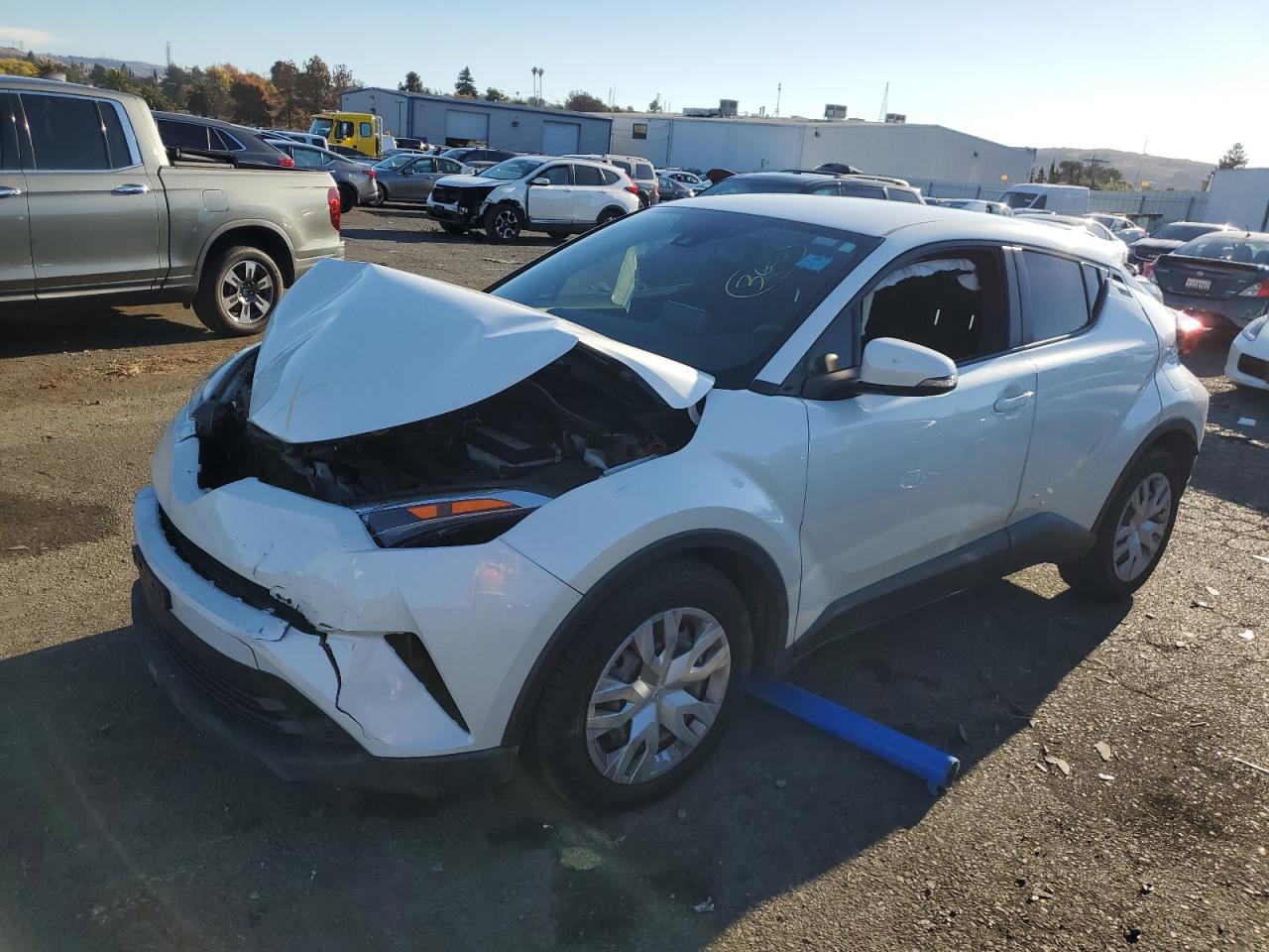 Image 1 of 2019 TOYOTA C-HR XLE 2019 with VIN JTNKHMBX6K1020619