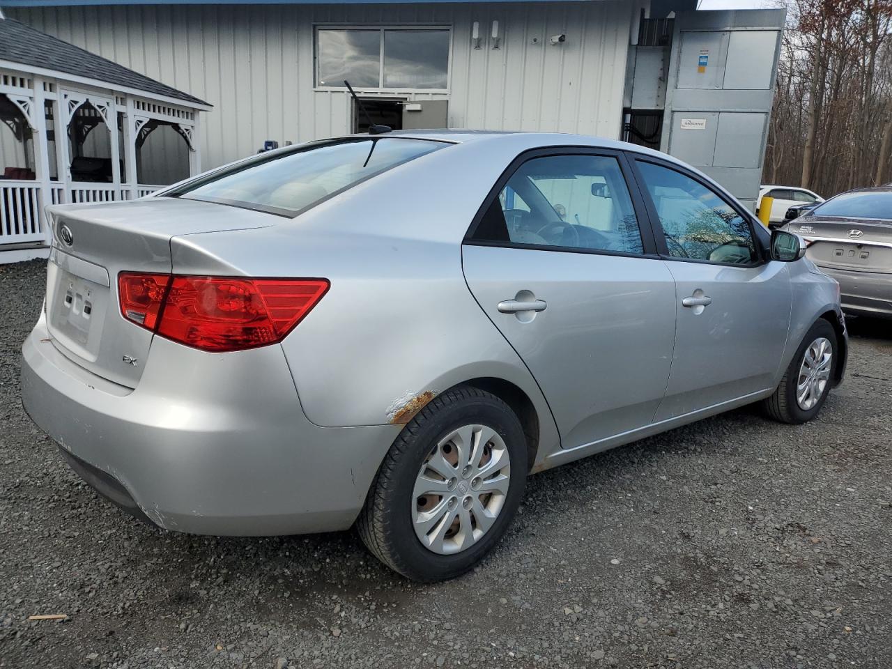 Image 3 of 2012 KIA FORTE EX 2012 with VIN KNAFU4A22C5511560