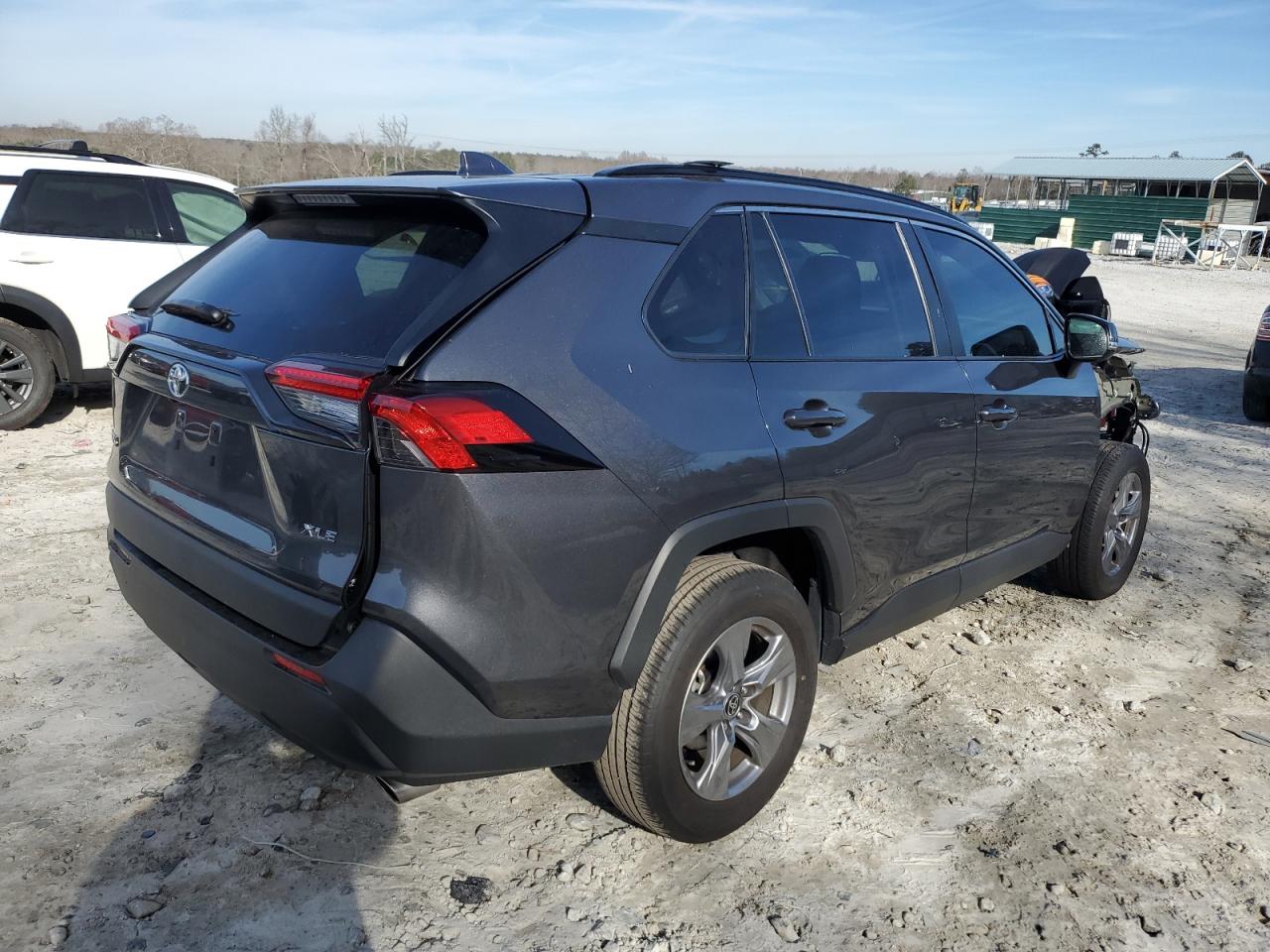 Obraz 3 z 2022 TOYOTA RAV4 XLE 2022 z VIN 2T3W1RFV2NC175501