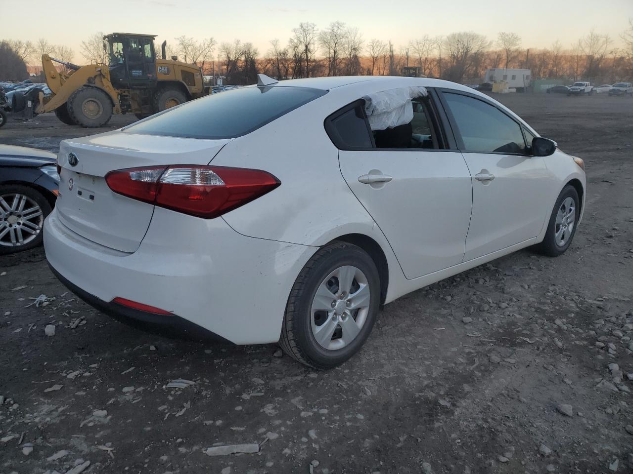 Изображение 3 2016 KIA FORTE LX 2016 с VIN KNAFX4A60G5527370