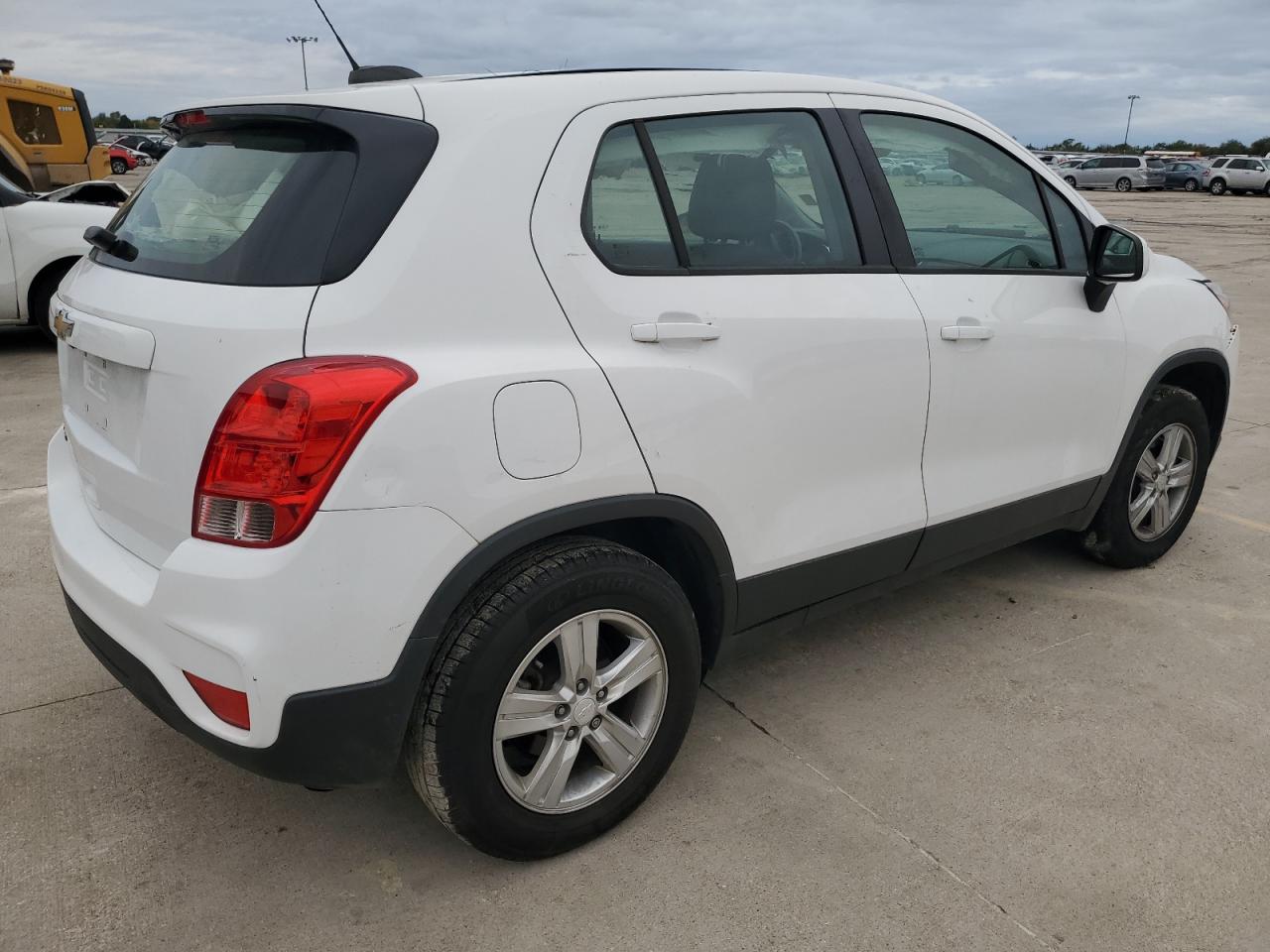 Image 3 of 2019 CHEVROLET TRAX LS 2019 with VIN 3GNCJNSB4KL226660