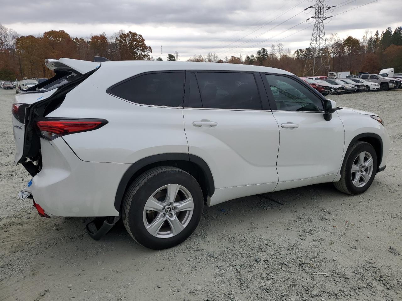 Изображение 3 2023 TOYOTA HIGHLANDER HYBRID LE 2023 с VIN 5TDZARAH4PS520674