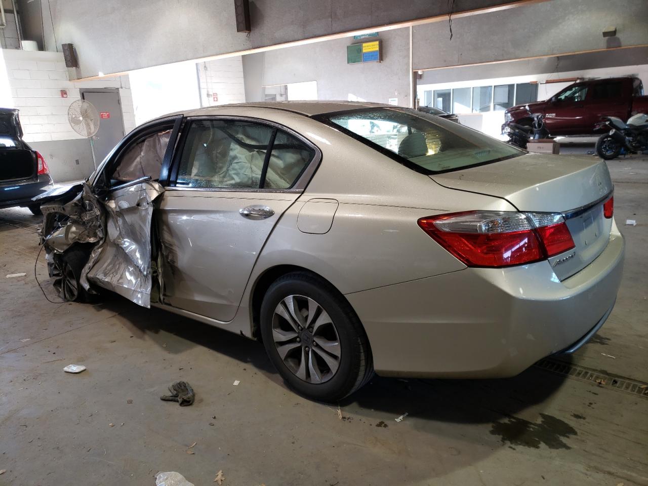 Изображение 2 2014 HONDA ACCORD LX 2014 с VIN 1HGCR2F30EA264600