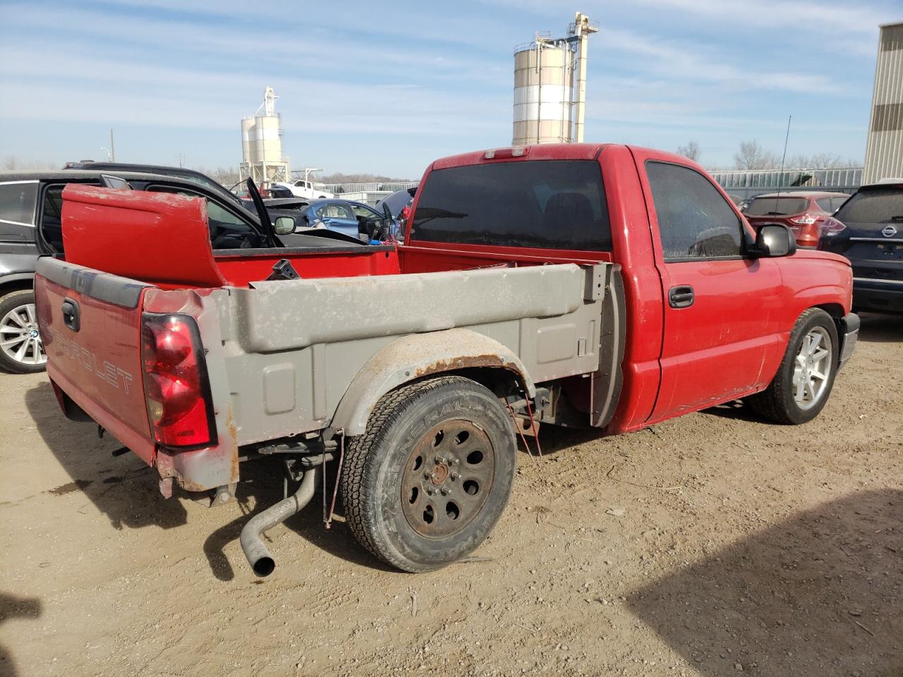 Image 3 of 2005 CHEVROLET SILVERADO C1500 2005 with VIN 1GCEC14X05Z135220