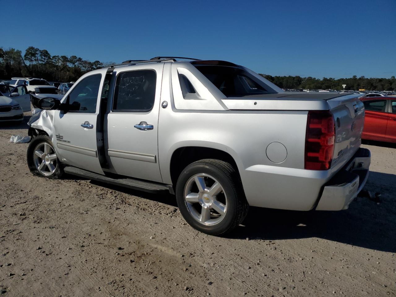 Image 2 of 2013 CHEVROLET AVALANCHE LS 2013 with VIN 3GNMCEE01DG296041