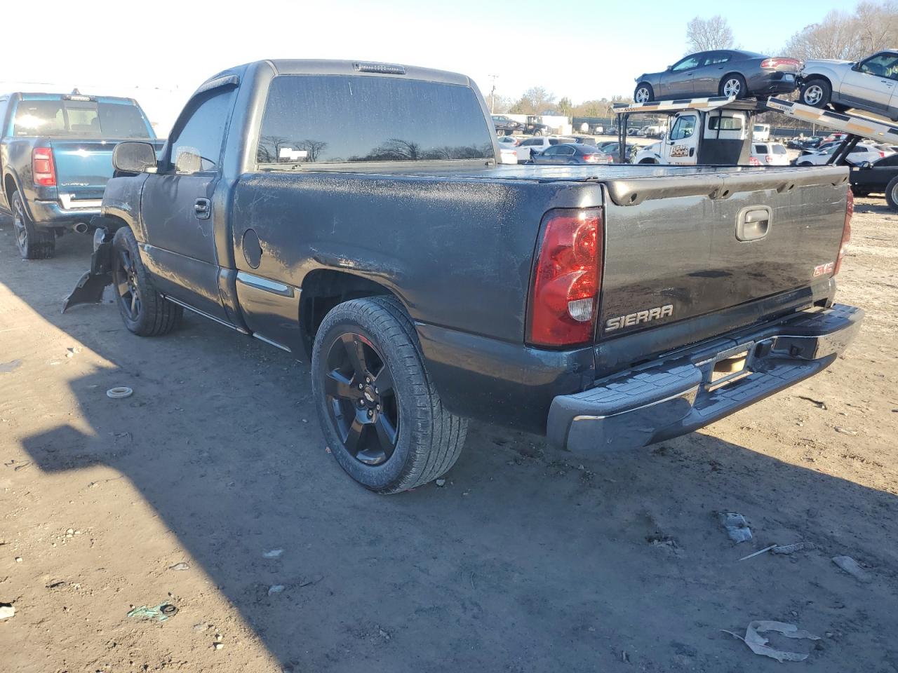 Image 2 of 2003 GMC NEW SIERRA C1500 2003 with VIN 1GTEC14XX3Z358992