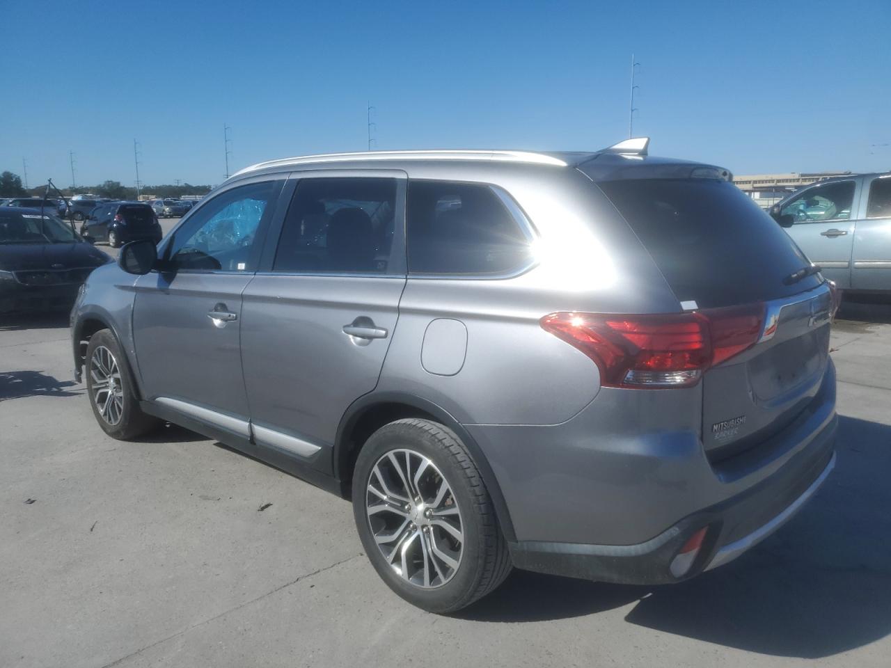 Изображение 2 2018 MITSUBISHI OUTLANDER SE 2018 с VIN JA4AD3A36JJ001226