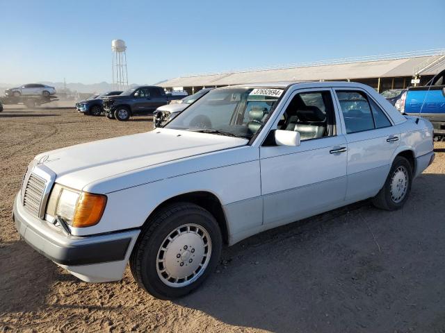 Obraz 1 z 1990 MERCEDES-BENZ 300 E 1990 z VIN WDBEA30D7LB120117