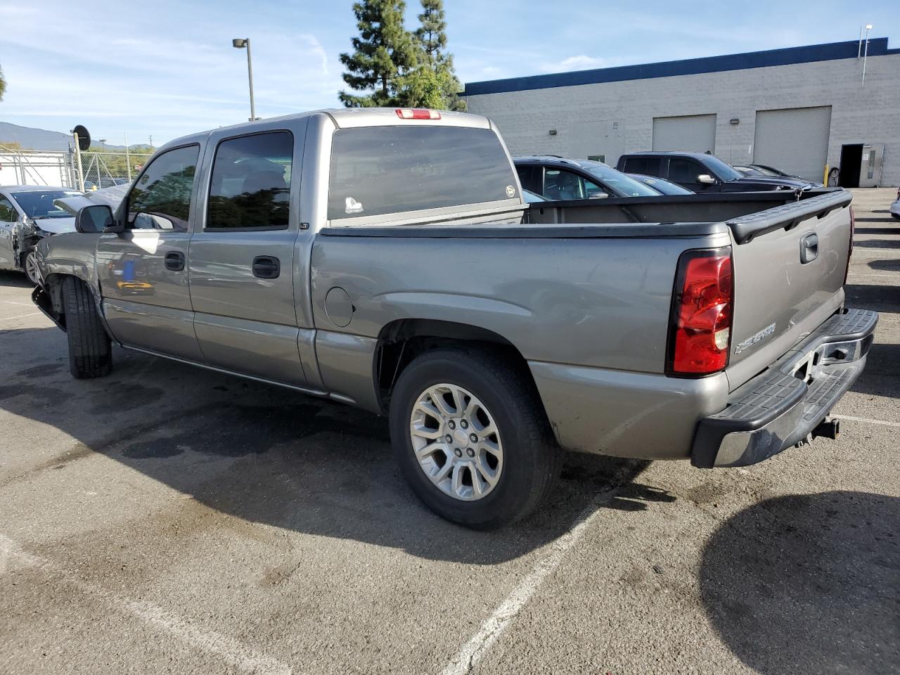 Image 2 of 2006 CHEVROLET SILVERADO C1500 2006 with VIN 2GCEC13T361239810