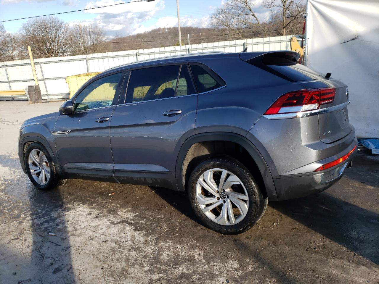 Obraz 2 z 2020 VOLKSWAGEN ATLAS CROSS SPORT SE 2020 z VIN 1V21E2CA9LC217960