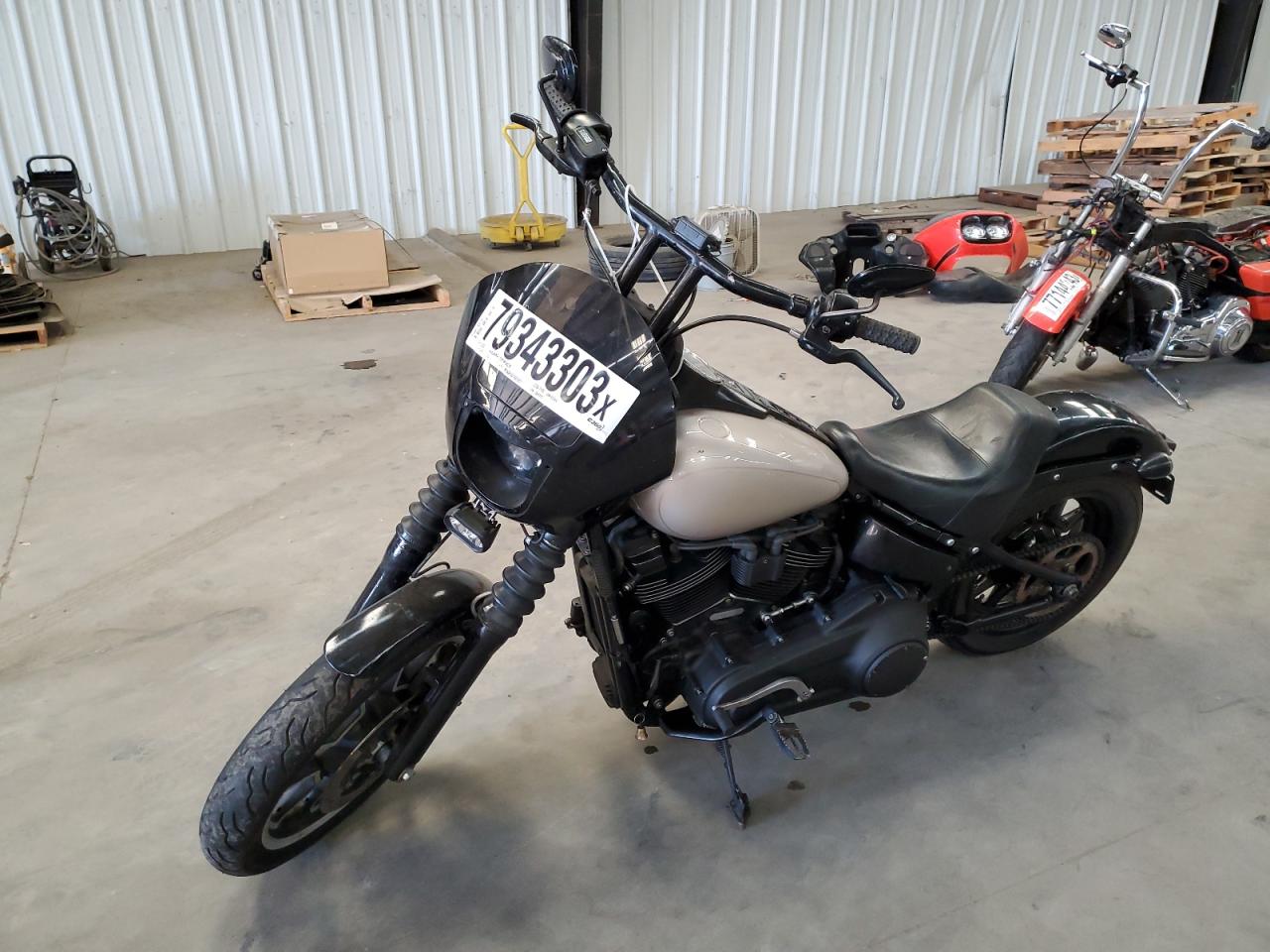 Изображение 2 2020 HARLEY-DAVIDSON FXST  2020 с VIN 1HD1BVJ22LB068111