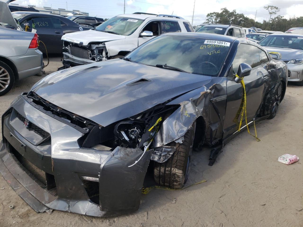 Image 2 of 2014 NISSAN GT-R PREMIUM 2014 with VIN JN1AR5EF4EM270307