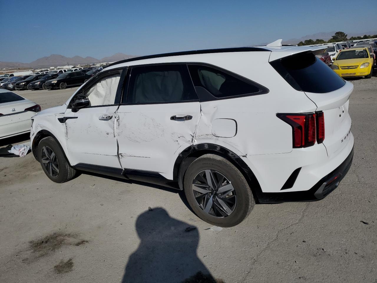 Image 2 of 2022 KIA SORENTO EX 2022 with VIN 5XYRH4LF7NG120788