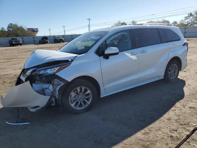 2022 TOYOTA SIENNA XLE 2022 image