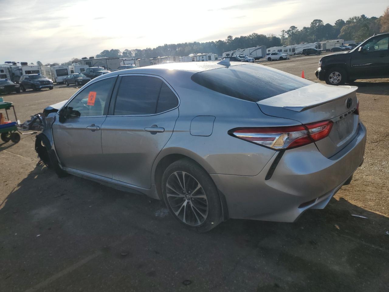 Obraz 2 z 2020 TOYOTA CAMRY SE 2020 z VIN 4T1G11AK8LU917388