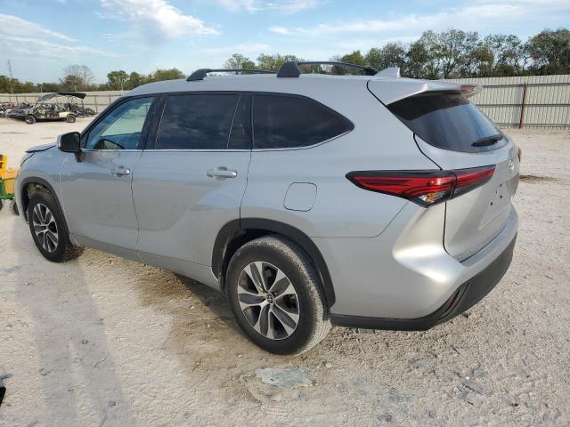 Obraz 2 z 2022 TOYOTA HIGHLANDER XLE 2022 z VIN 5TDGZRAH1NS550647