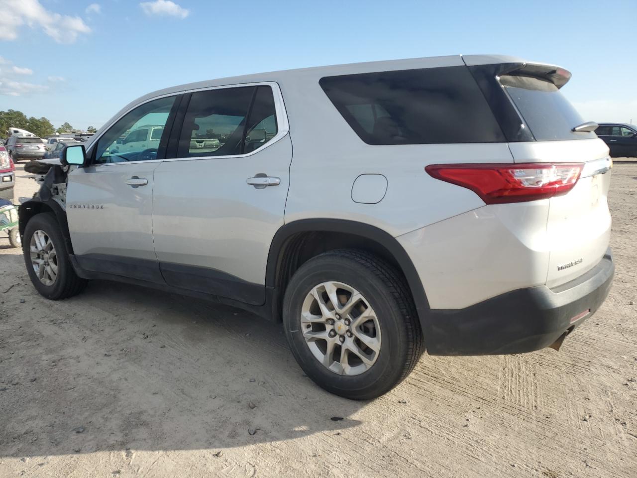 Obraz 2 z 2020 CHEVROLET TRAVERSE LS 2020 z VIN 1GNERFKWXLJ271718