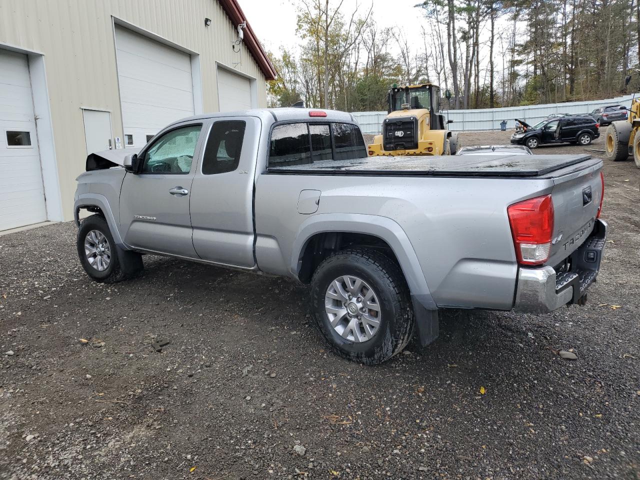 Image 2 of 2017 TOYOTA TACOMA ACCESS CAB 2017 with VIN 5TFSZ5AN6HX086987