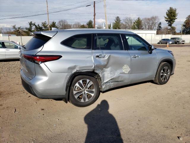 Image 3 of 2022 TOYOTA HIGHLANDER XLE 2022 with VIN 5TDGZRBH6NS572755