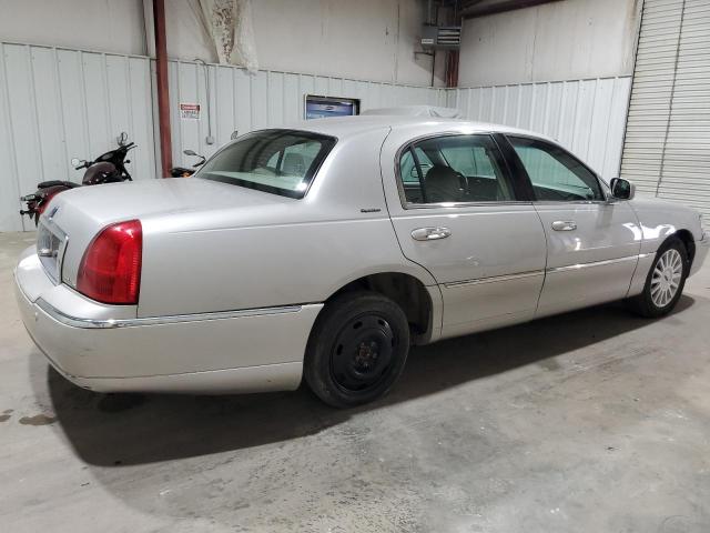 Image 3 of 2005 LINCOLN TOWN CAR SIGNATURE 2005 with VIN 1LNHM81W65Y605637