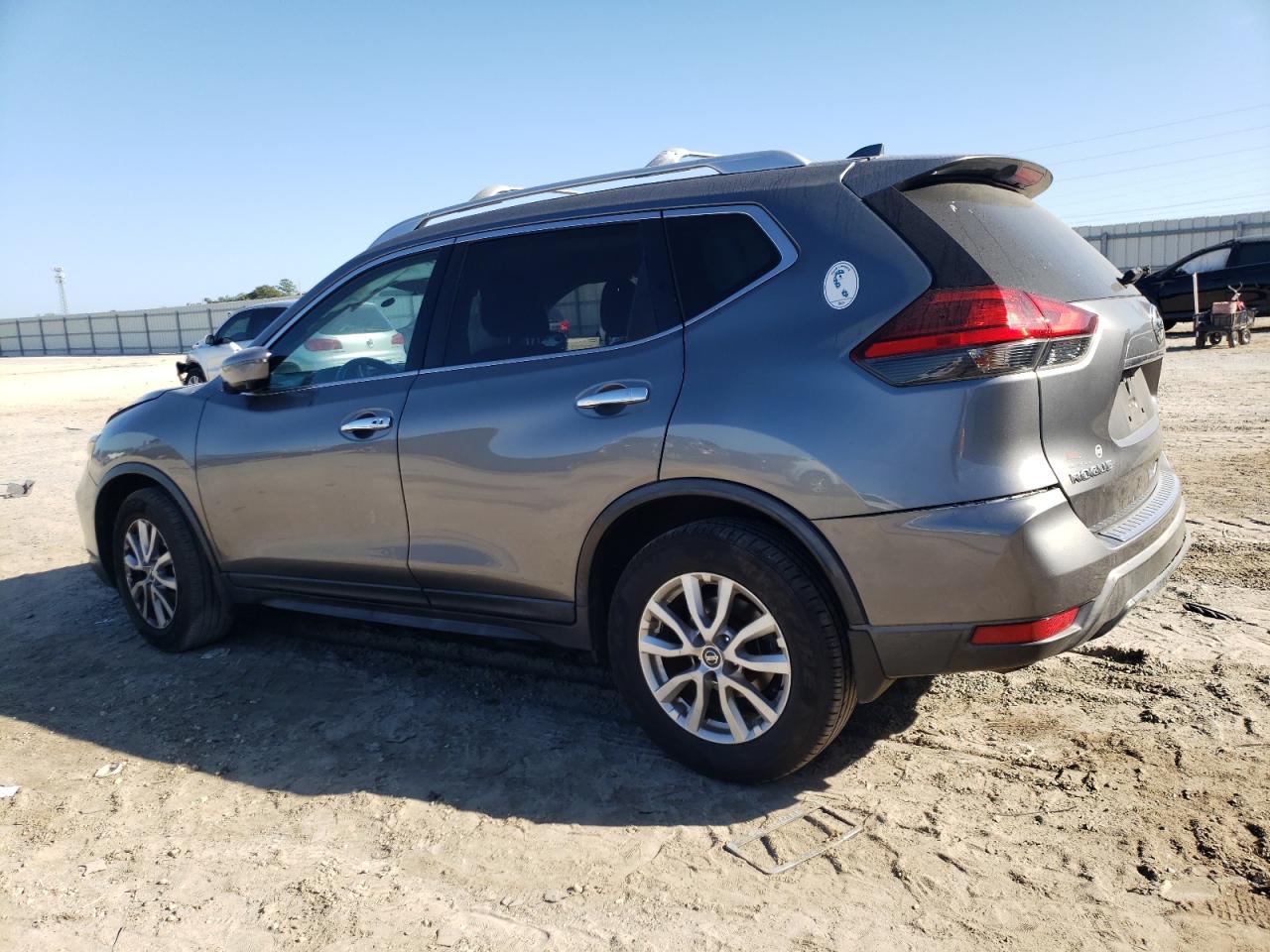 Изображение 2 2017 NISSAN ROGUE S 2017 с VIN KNMAT2MT4HP574860