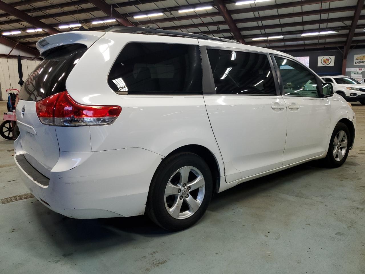 Image 3 of 2013 TOYOTA SIENNA LE 2013 with VIN 5TDKK3DCXDS375664