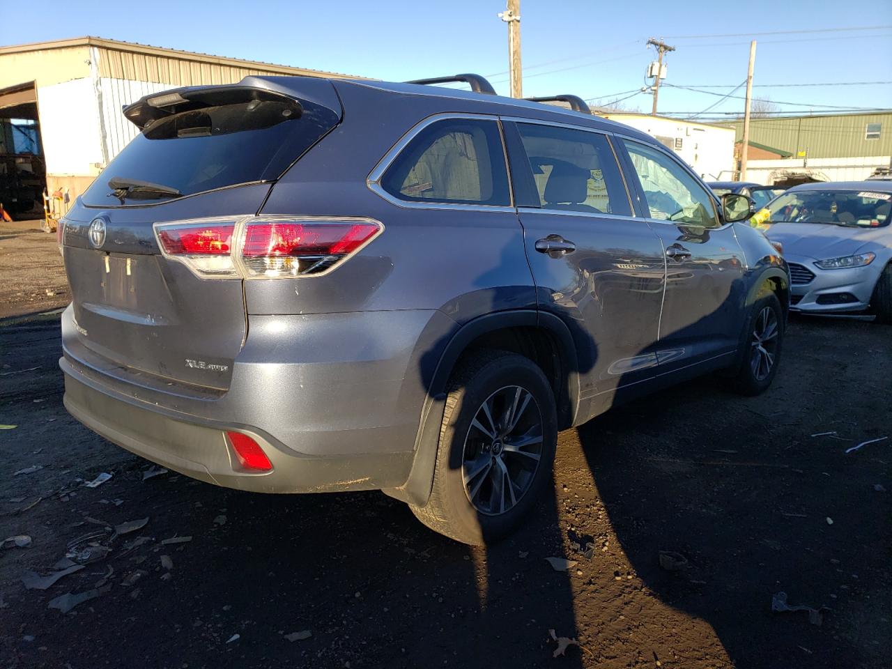 Image 3 of 2016 TOYOTA HIGHLANDER XLE 2016 with VIN 5TDJKRFH2GS265168