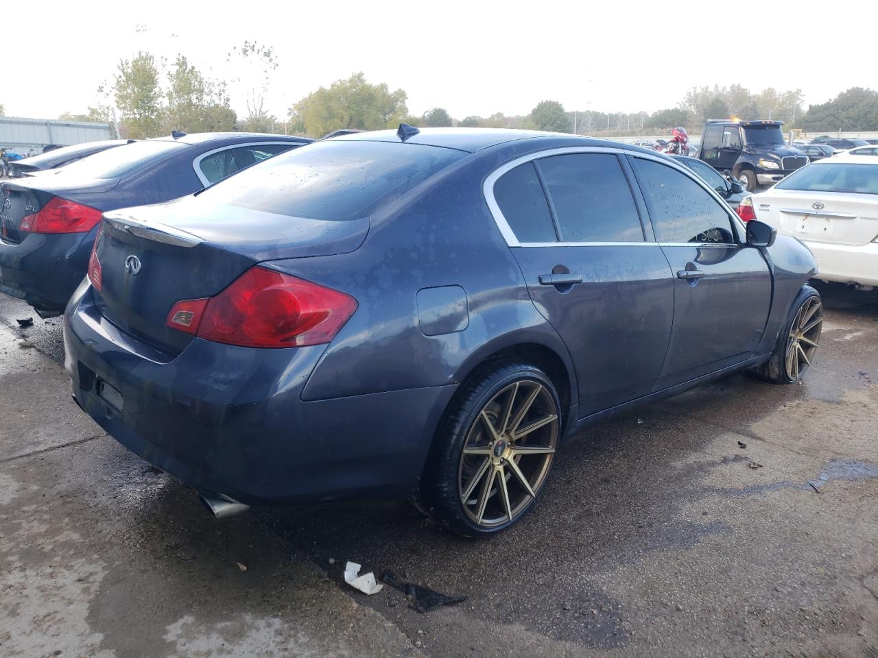 Image 3 of 2010 INFINITI G37  2010 with VIN JN1CV6AR2AM450633