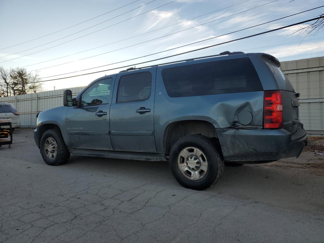 Изображение 2 2008 CHEVROLET SUBURBAN K2500 2008 с VIN 3GNGK26K98G253085