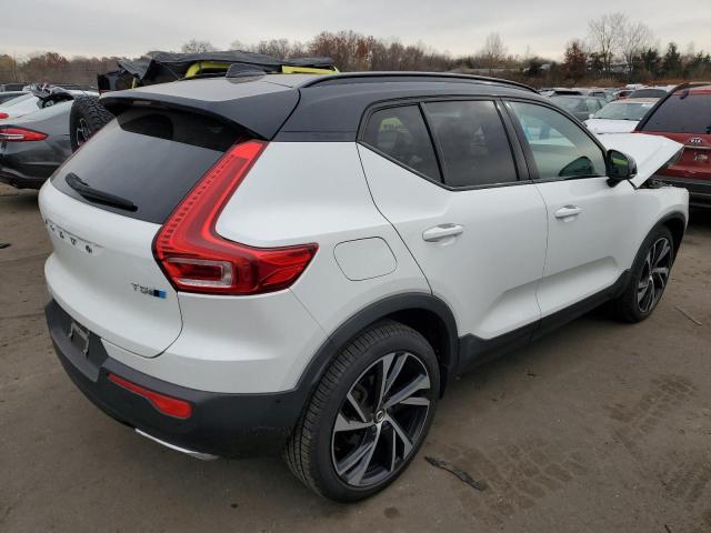 Image 3 of 2019 VOLVO XC40 T5 R-DESIGN 2019 with VIN YV4162UM4K2106337