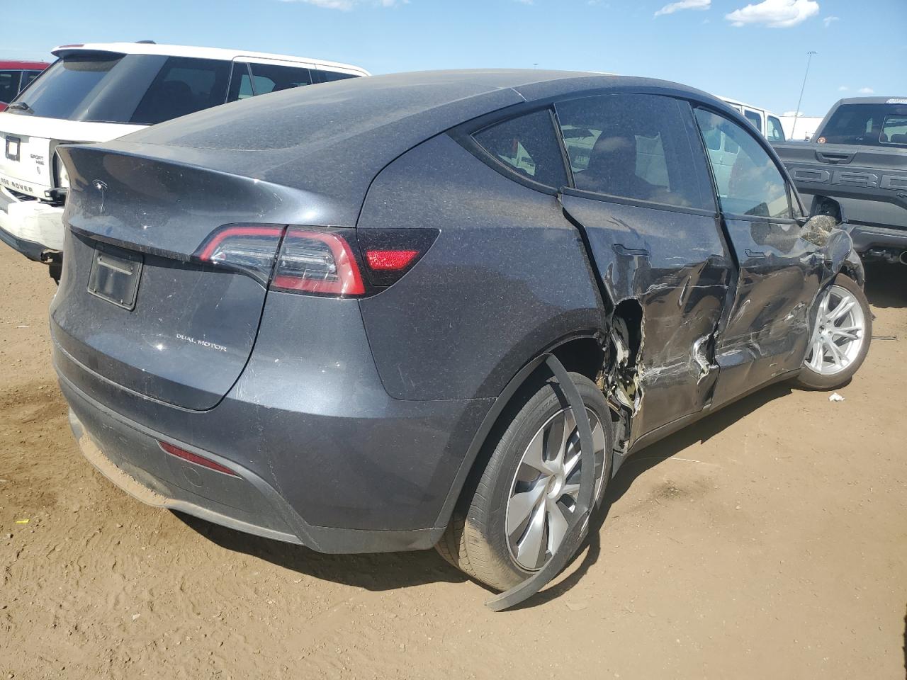 Image 3 of Tesla Model Y 2023 with VIN 7SAYGDEEXPA081899