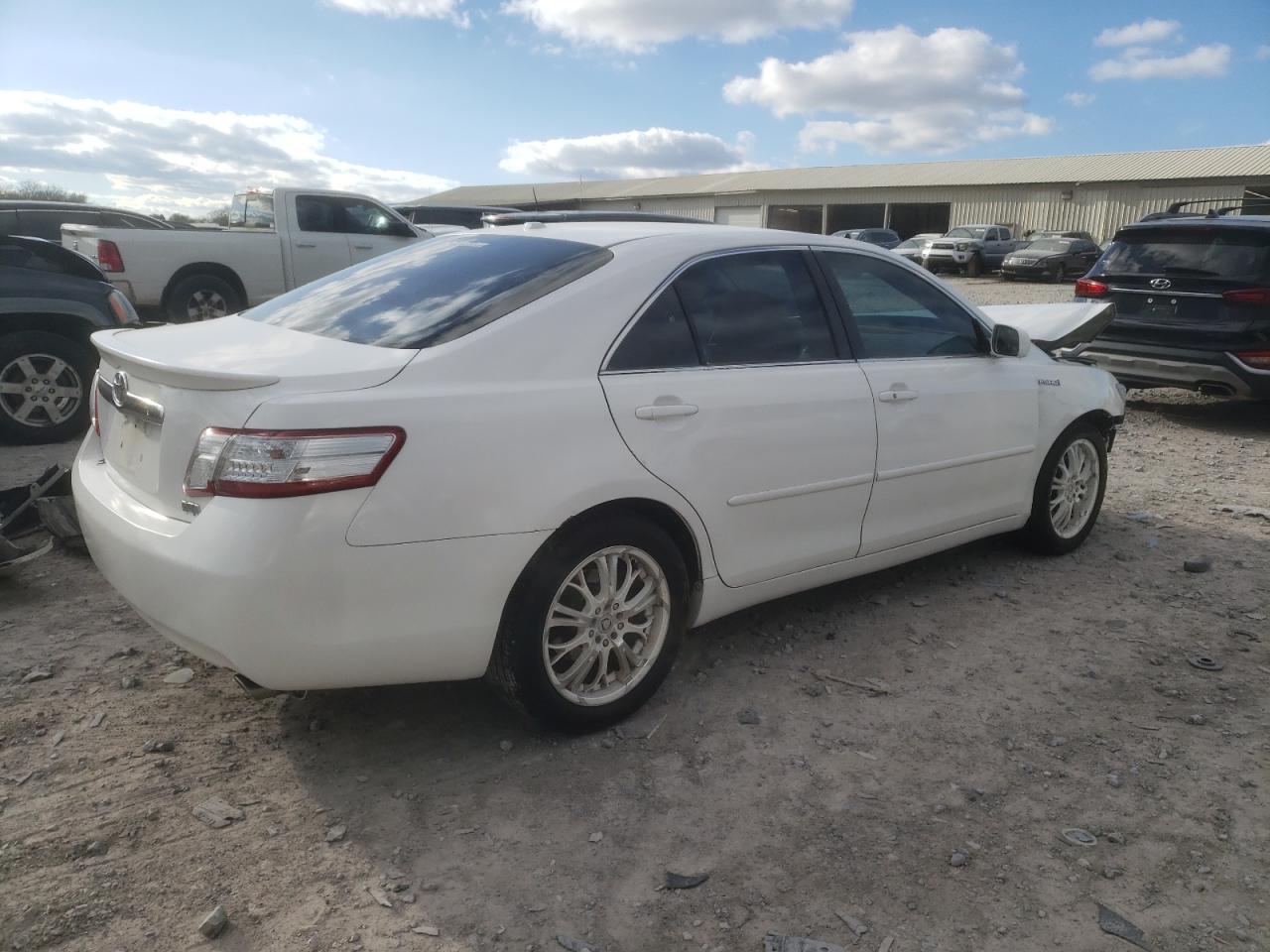 Image 3 of 2011 TOYOTA CAMRY HYBRID 2011 with VIN 4T1BB3EK5BU131320