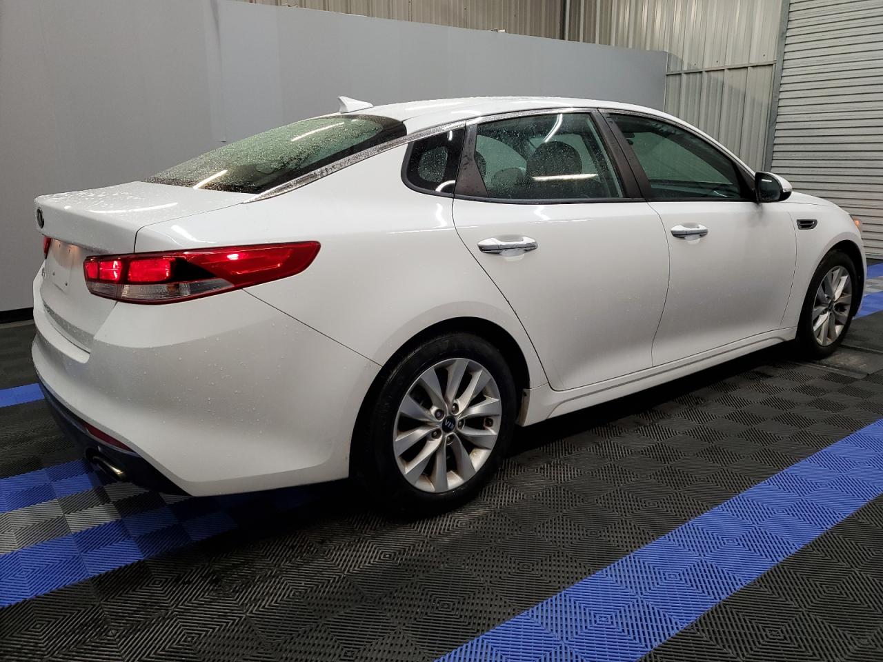 Изображение 3 2017 KIA OPTIMA LX 2017 с VIN 5XXGT4L30HG147674