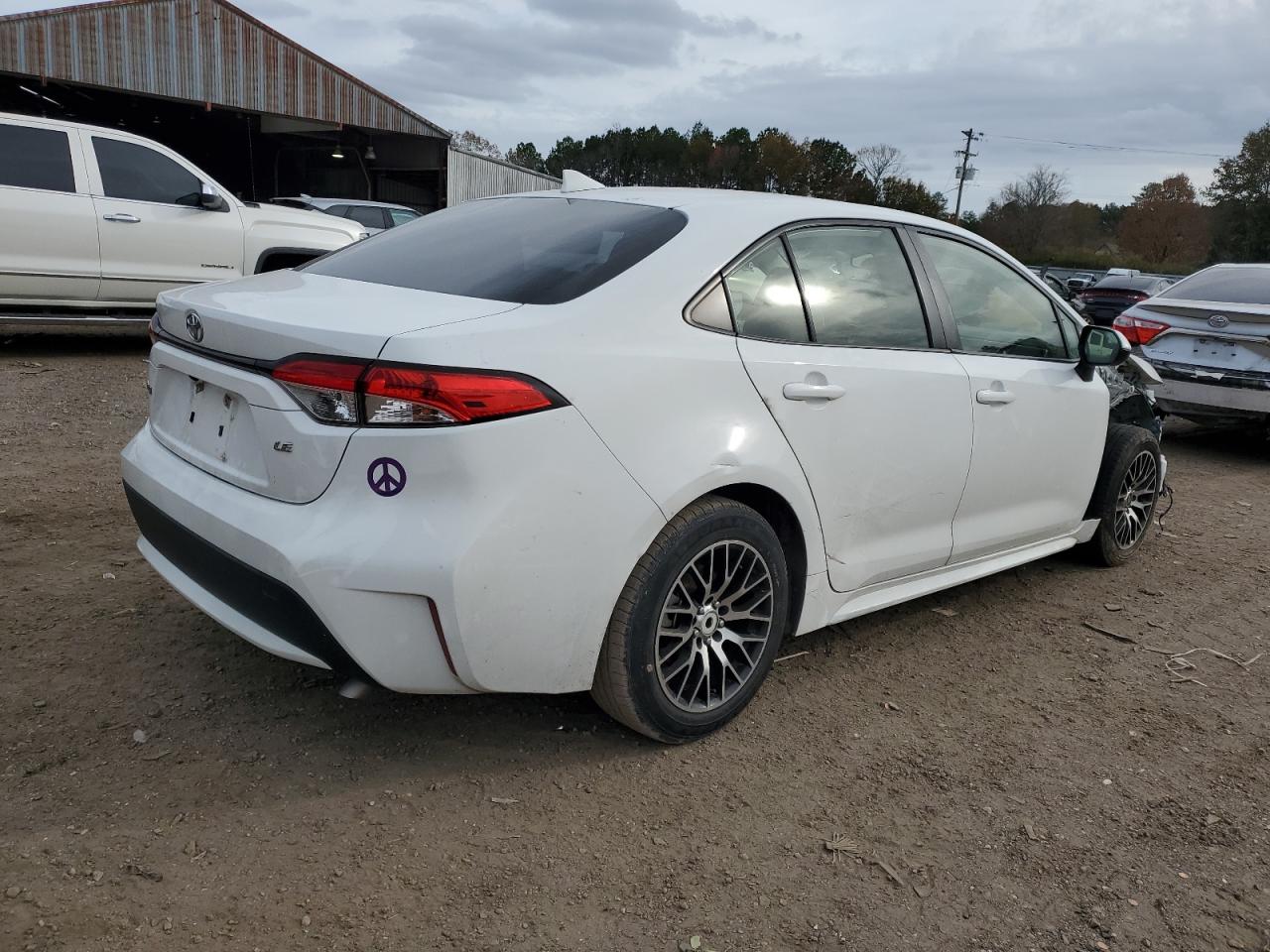Image 3 of 2020 TOYOTA COROLLA LE 2020 with VIN JTDEPRAE7LJ005176