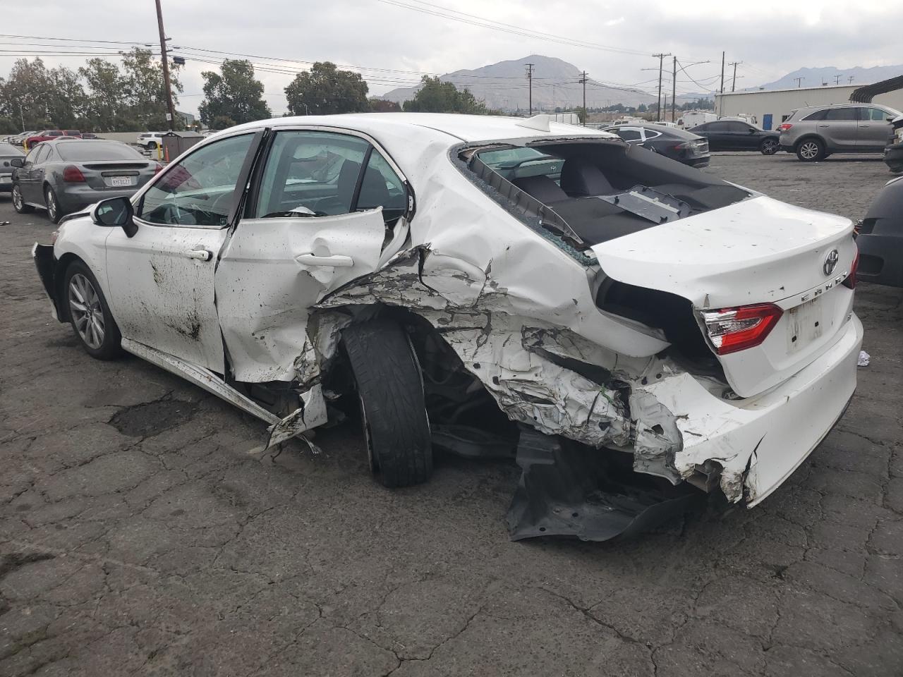 Изображение 2 2020 TOYOTA CAMRY LE 2020 с VIN 4T1C11AK4LU927849