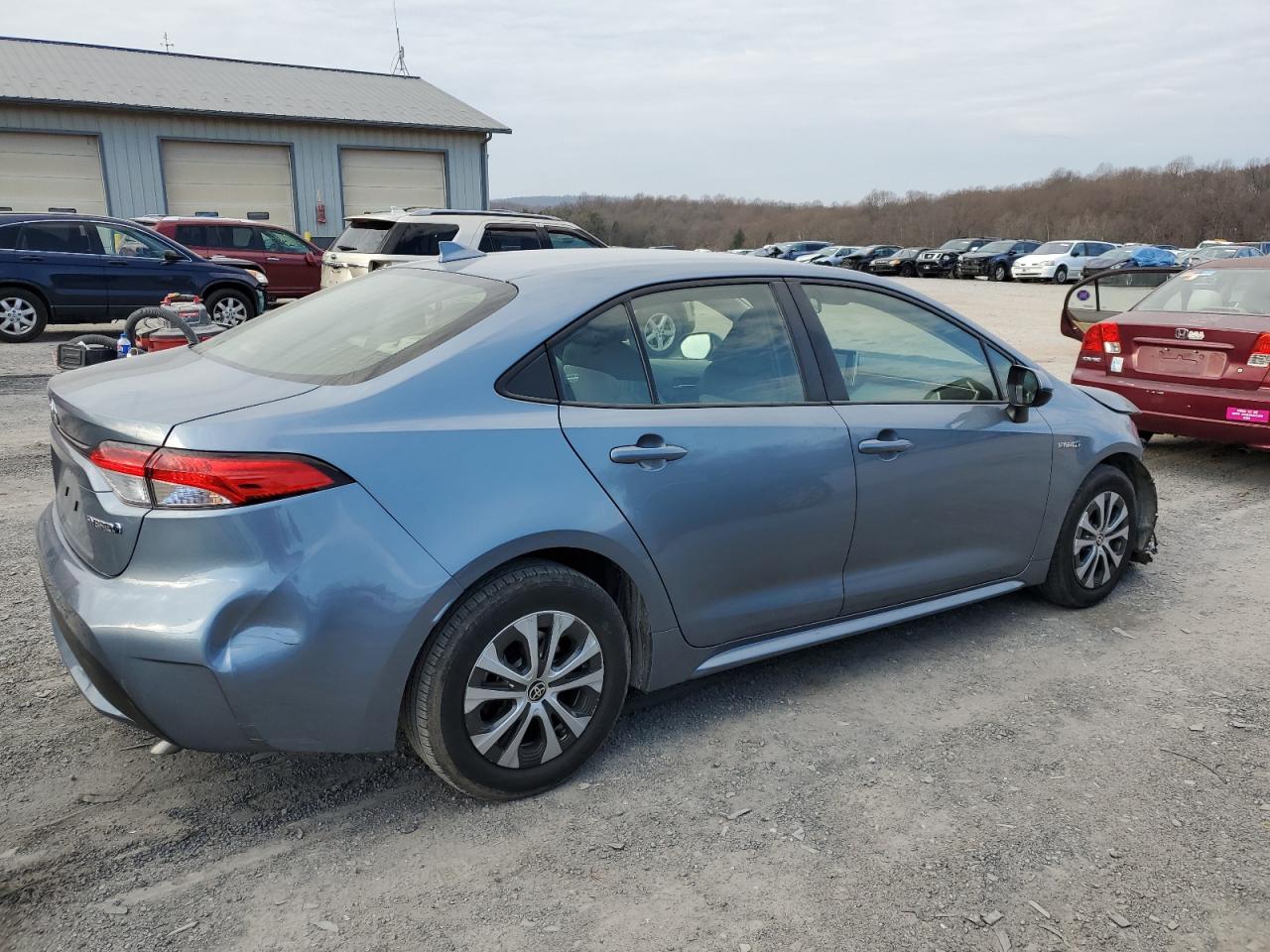 Image 3 of 2021 TOYOTA COROLLA LE 2021 with VIN JTDEAMDE8MJ026992