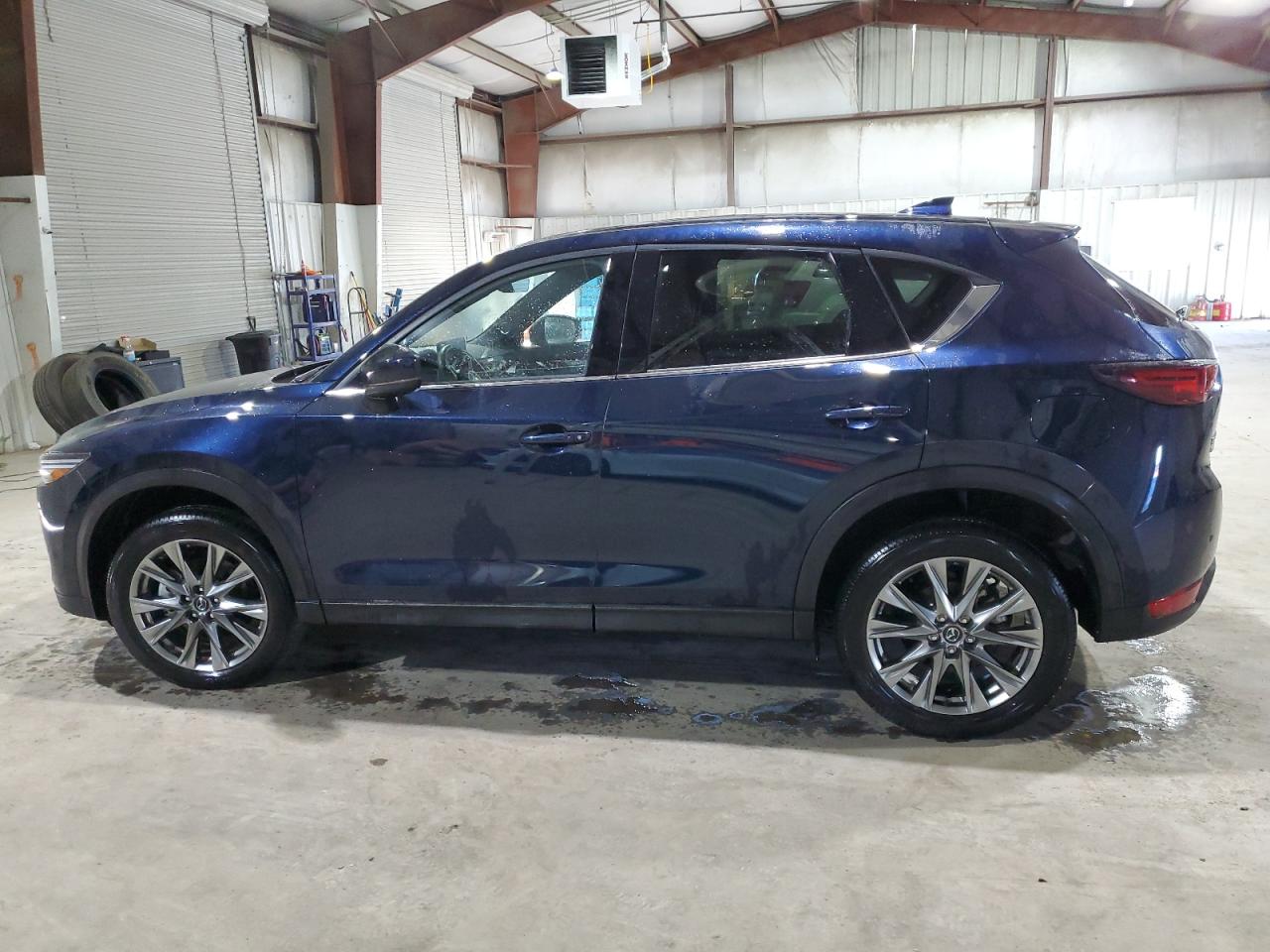 Image 2 of 2021 MAZDA CX-5 SIGNATURE 2021 with VIN JM3KFBEY6M0382355