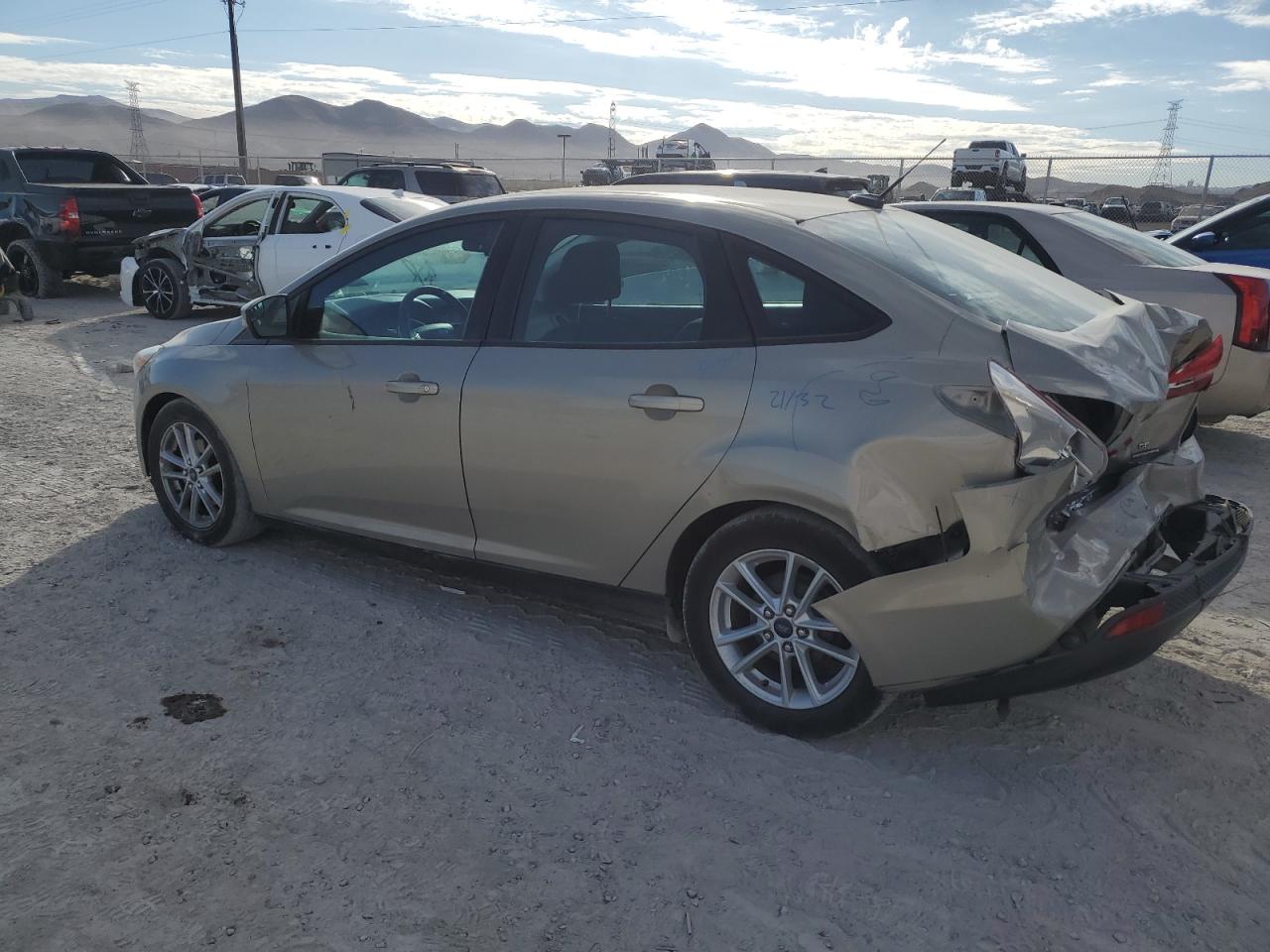 Image 2 of 2016 FORD FOCUS SE 2016 with VIN 1FADP3F2XGL246561